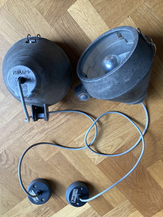 Image 1 of 2 lampes suspendues Philips vintage en aluminium