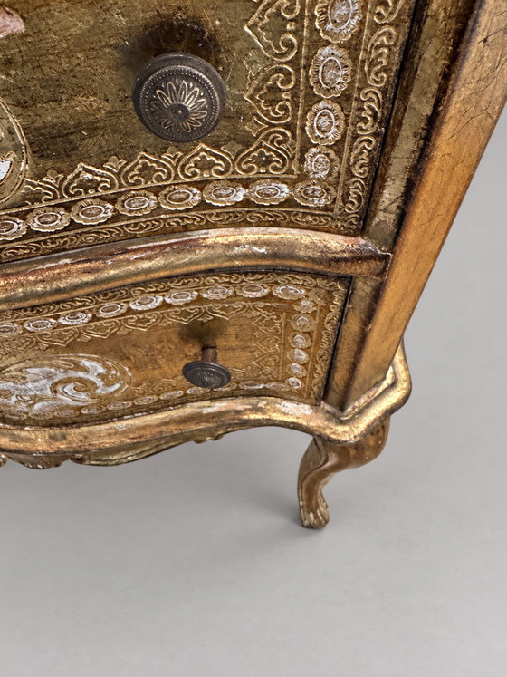 Vintage Florentijnse Nachtkastje / Ladekast – Handgeschilderd, Gouddecor, 2 Laden – Ladekasten, Wood (photo 7 of 13)
