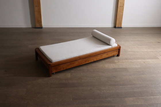 Image 1 of Pierre Chapo L03 Dagbed in massief iepenhout, Frankrijk jaren 60