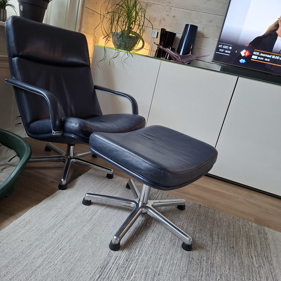 Image 1 of Artifort fauteuil met hocker 