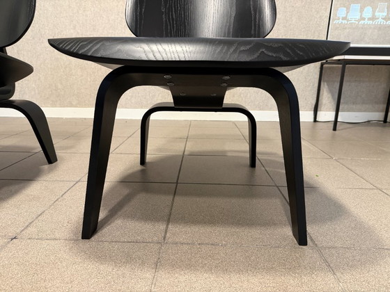Image 1 of Vitra | Charles & Ray Eames | LCW Lounge Chair | Zwart Essen | 2 stuks