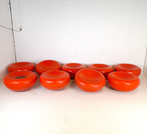 9x hocker van Installatie "Globules" van Brigitta Weimer 