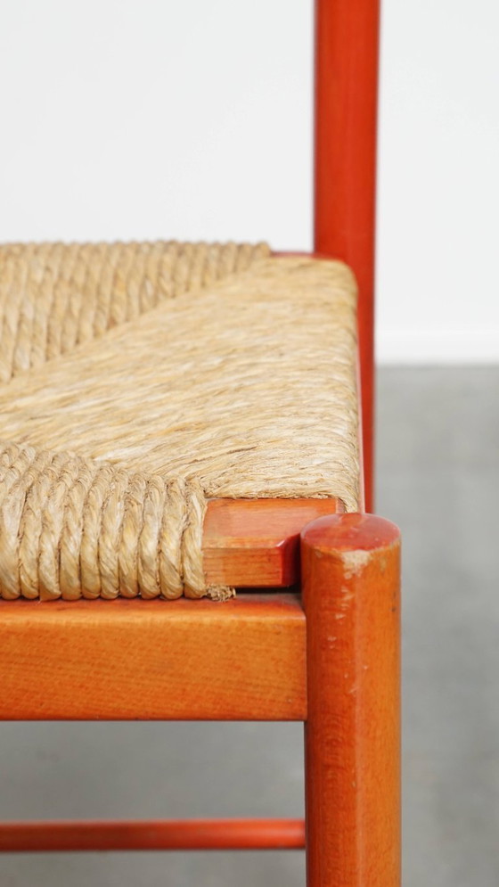 Image 1 of 2 x Sedia vintage rossa in legno degli anni '70 con seduta in vimini intrecciato