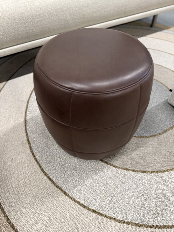 Image 1 of Design on Stock Barrell 45 Pouf Loxton in pelle Mountain