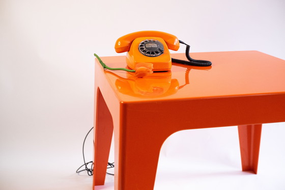 Image 1 of 80's, table d'appoint orange VINTAGE
