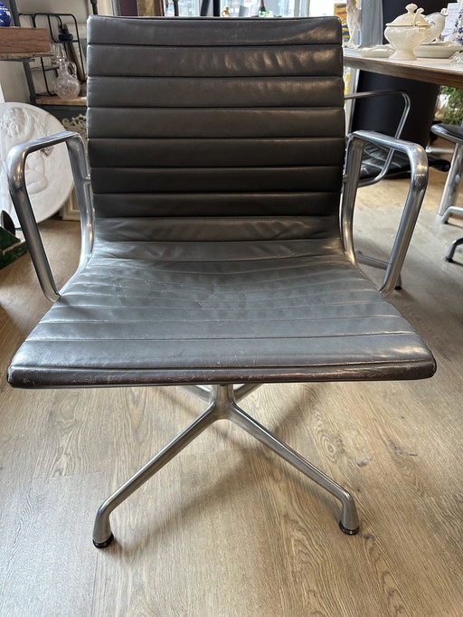 Vitra EA 108 grijs leer