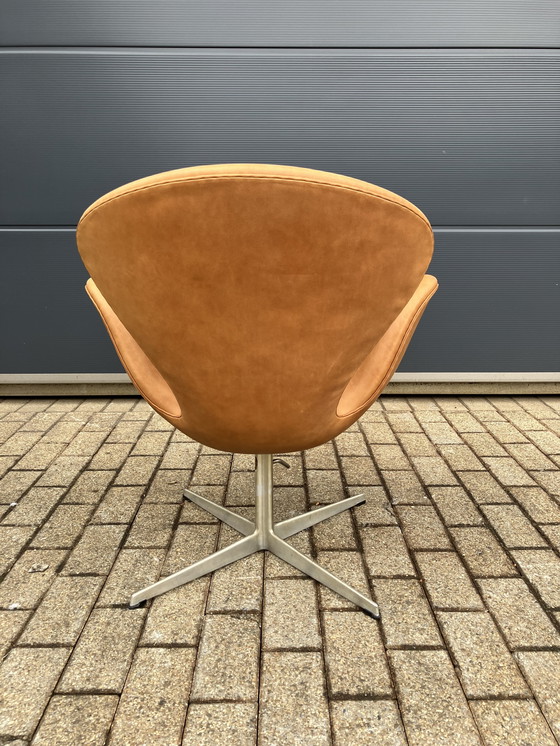 Image 1 of Original Vintage Fritz Hansen Swan Chair From 01-1975 in Beautiful Vintage Camel-Cognac Leather. In New Condition!!!