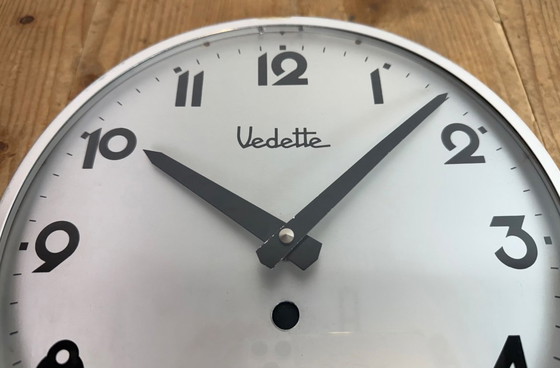 Image 1 of Reloj de pared industrial francés gris de Vedette, años 50