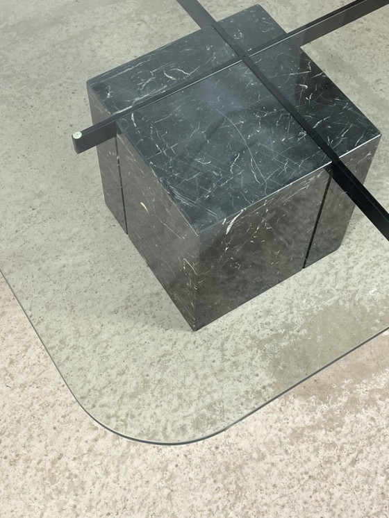 Image 1 of Couchtisch aus Marmor, italienisches Design aus den 1970er Jahren