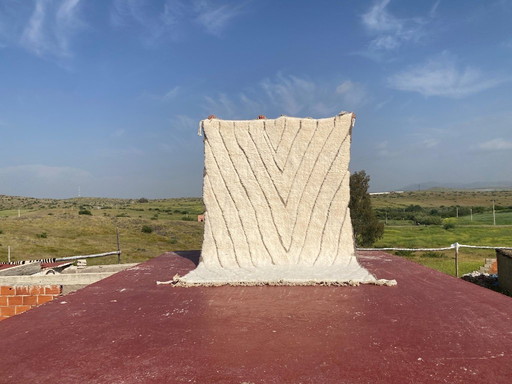 Minimalistisch Beni Ouarain tapijt 300x200 cm – Handgemaakt Marokkaans wollen tapijt – Ivoor Berber geometrisch design