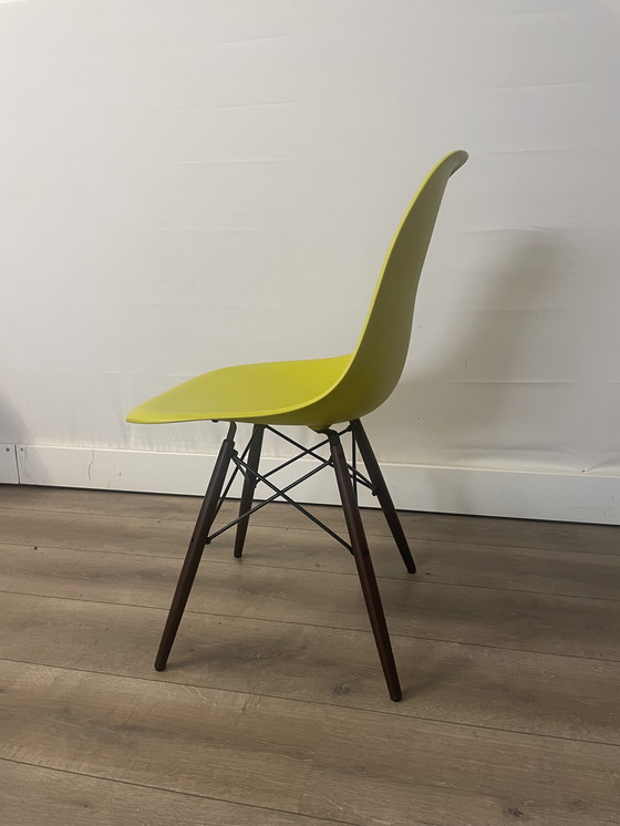 Image 1 of Vitra Eames DSW Esszimmerstuhl