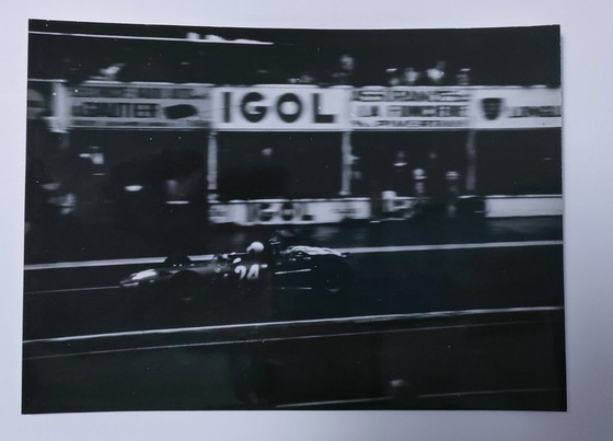 Image 1 of tre fotografie della 24 Ore di Le Mans, scattate su pellicola negli anni '60