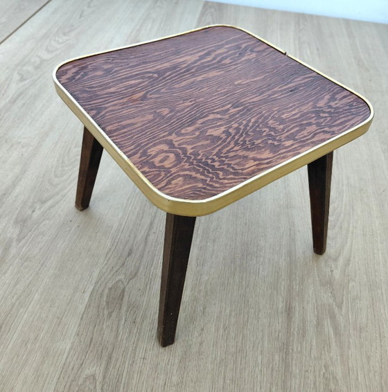 Image 1 of Table d'appoint des années 40 avec motif en bois