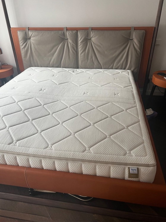 Poltrona Frau Bed Volare – Doppelbetten, Leather, Wood (photo 5 of 5)