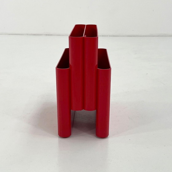 Rood Tijdschriftenrek van Giotto Stoppino voor Kartell, jaren 70 – Plastic (photo 2 of 6)