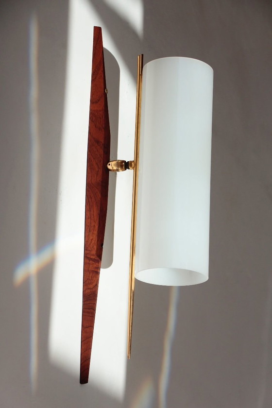 Image 1 of 4 Modernistische verstelbare wandlampen in teak en messing – 1950