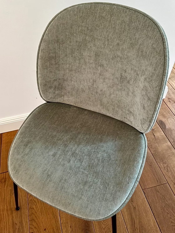 Image 1 of GUBI - "Sedia da pranzo Beetle", completamente imbottita