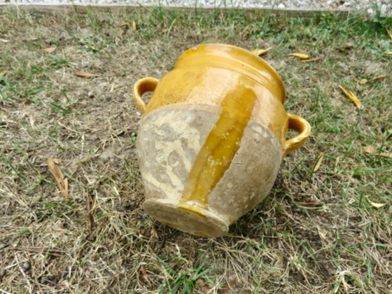 Raro vasetto per marmellata in terracotta smaltata gialla, proveniente dalla Francia sud-occidentale. (photo 11 of 12)