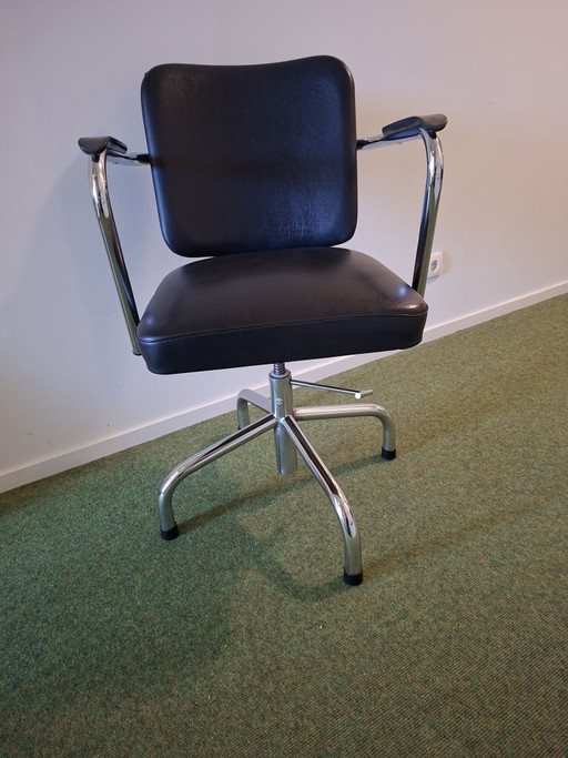 Industrial Dutch design classic by Paul Schuitema for Fana Metaal. Fana Model D3, 1950s.
