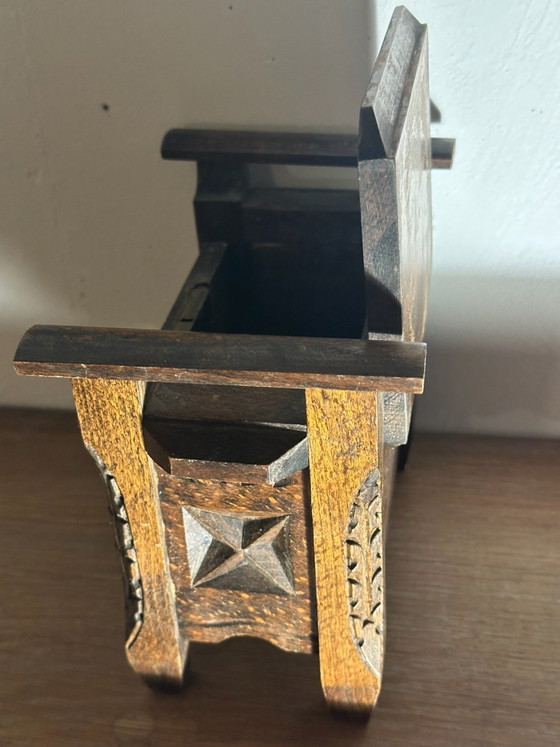 Piccolo portagioie antico a forma di poltrona bretone intagliata, Oggetti decorativi, Legno, Marrone (foto 7 di 15)
