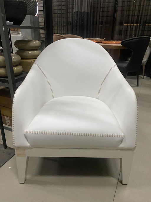 Lounge aus weißem, mattem Leder.