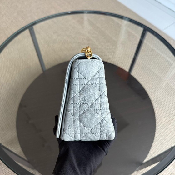 Image 1 of DIOR CARO MEDIUM - PELLE DI VITELLO GRAMMATIZZATA CANNAGE, GRIGIO, FERRAMENTA ORO