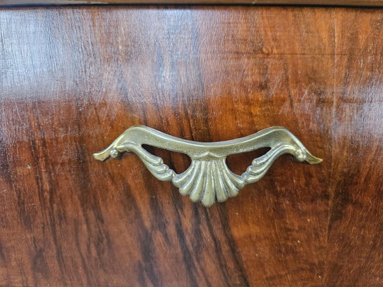 Image 1 of Commode des années 1950 en acajou et érable avec pieds laqués