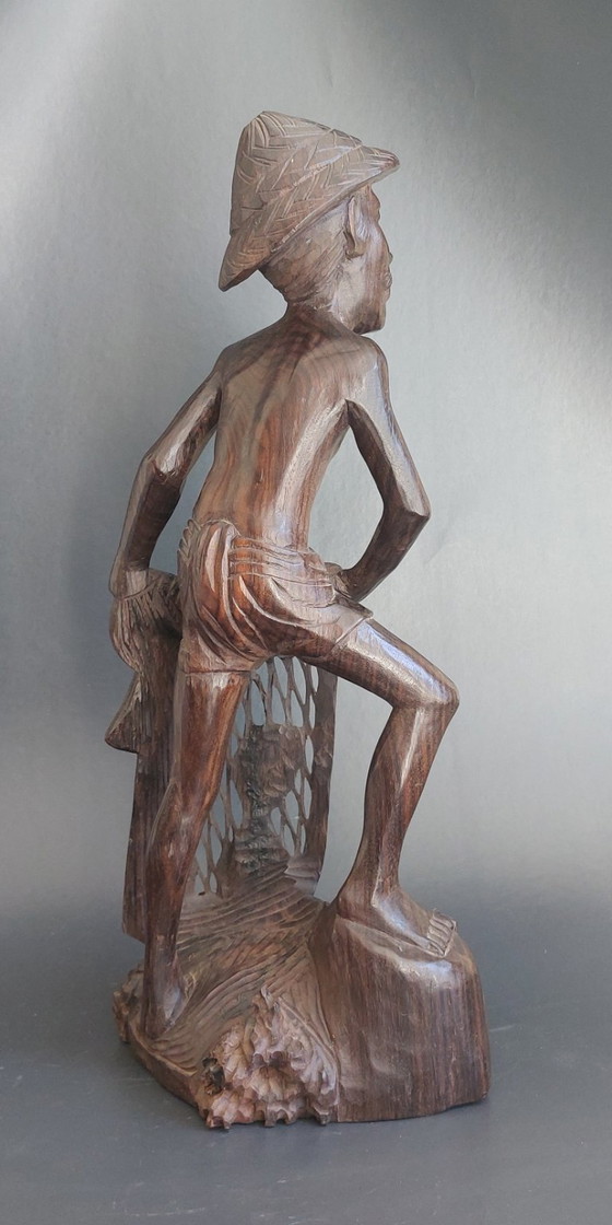 Image 1 of Antica statua di pescatore in legno di palissandro intagliato a mano di 41 cm