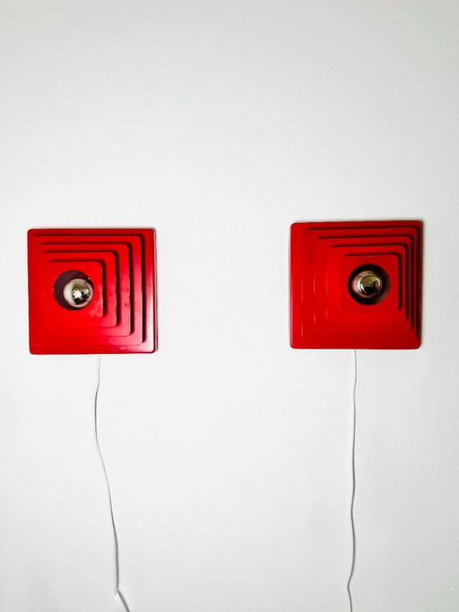 Lampade da parete piramidali multistrato di colore rosso, prodotte da Hustadt Leuchten, Germania, anni '70. (photo 2 of 6)