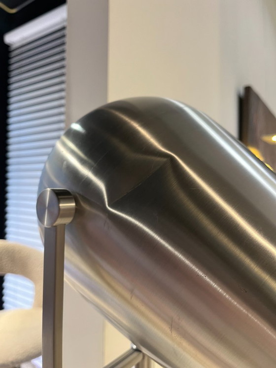 Image 1 of 1 lampe sur roues