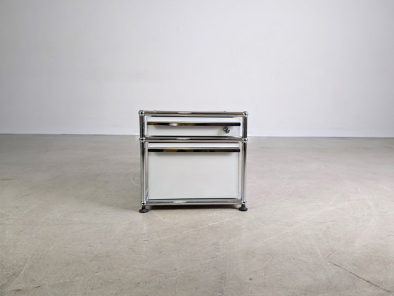 Image 1 of Conteneur de bureau USM Haller, armoire de bureau design blanche, petit modèle Fritz