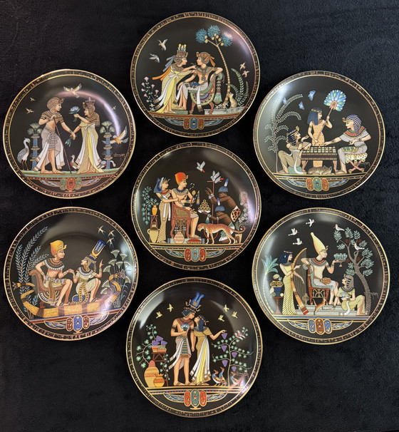 Image 1 of "The Legend of Tutankhamun" | 7 hand-painted porcelain collector plates in gold | mint condition