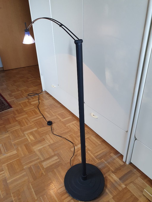 Zeldzame Vintage IKEA Booglamp 'Typ G9206' Met Blauw Geribbelde Matglazen Kap – Jaren '90 – vloerlampen, Metal
