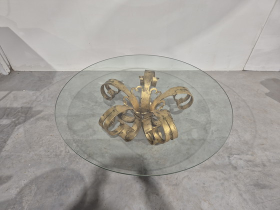 Image 1 of Couchtisch aus vergoldetem Schmiedeeisen im Hollywood-Regency-Stil