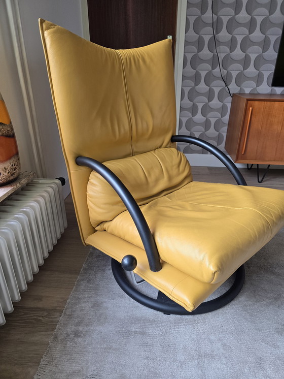 Image 1 of Fauteuil pivotant Rolf Benz jaune ocre