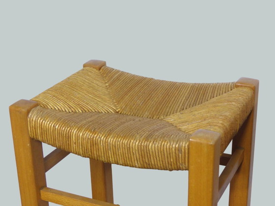 Image 1 of Suite van 3 vintage brutalistische krukjes in hout en stro, Pierre Gautier-Delaye voor Vergnères 1960