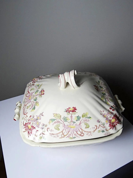 Antike Longchamp Suppenterrine/Gemüseschale mit polychromen Gänseblümchen aus Eisenstein. – Geschirr (photo 13 of 16)