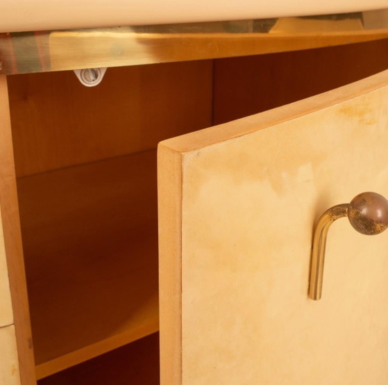 Luciano Frigerio Nettuno Credenza Curva in Pergamena per Frigerio di Desio 1970 – Cassettiere, Brass (photo 25 of 27)