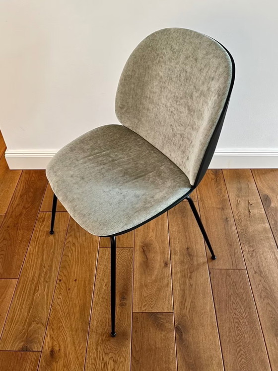 Image 1 of GUBI - "Sedia da pranzo Beetle", in plastica con rivestimento anteriore