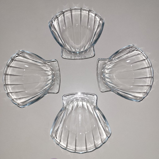 4 Vintage Pyrex-Muscheln