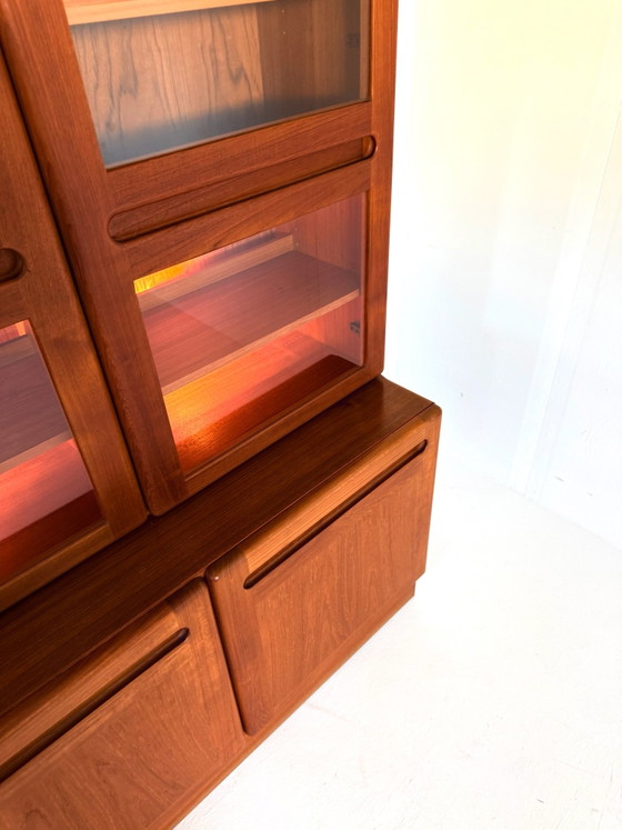 Vitrine vintage illuminée en teck, Dyrlund ‘70, Verre, Bois, Marron (photo 11 sur 15)