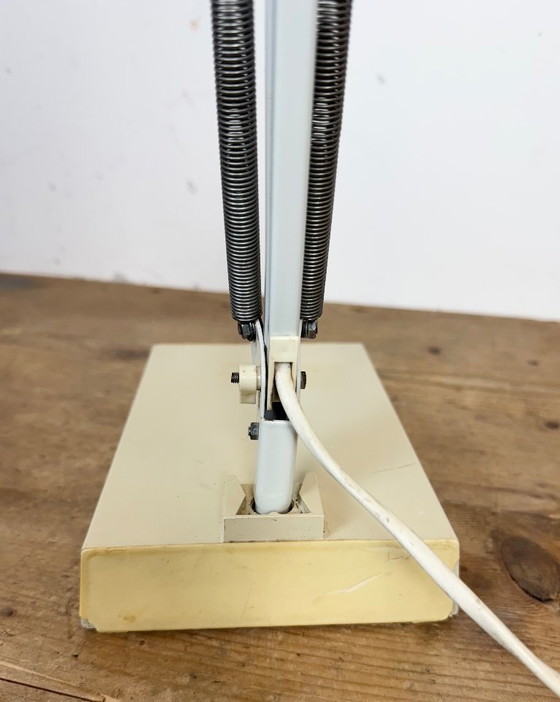 Image 1 of Lampada da tavolo vintage bianca da architetto italiano, anni '70