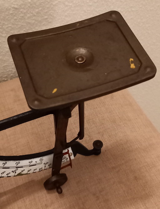 Vintage letter scale Concav