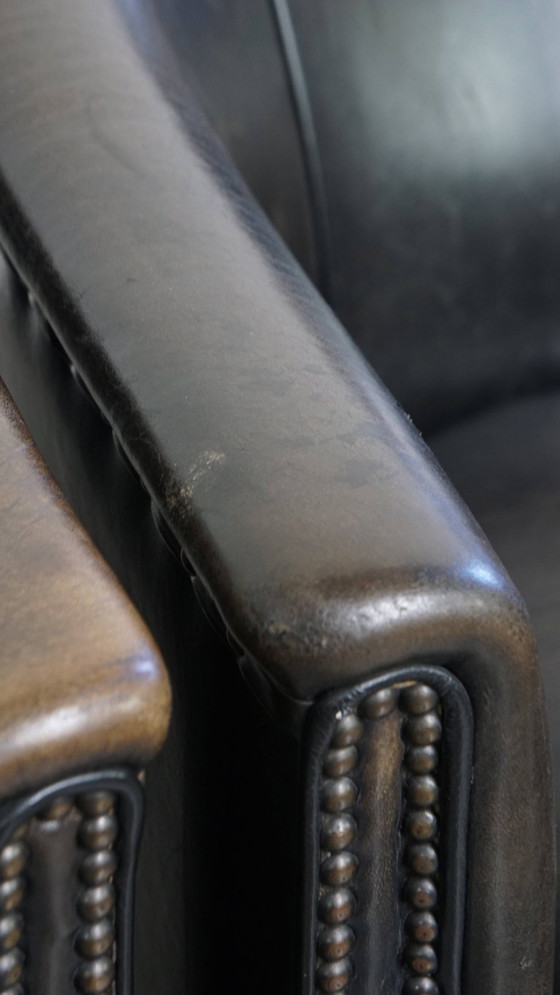Image 1 of  Set van 2 subtiele zwart/ grijze schapenleren clubfauteuils 
