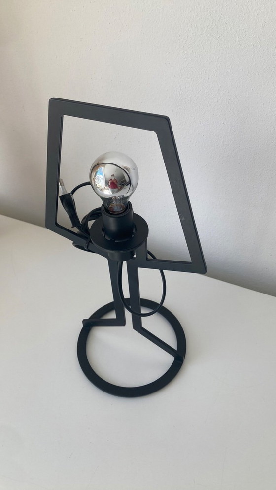 Plaster Outline table lamp, sleek modern design – Gipsen, Metal (photo 4 of 6)