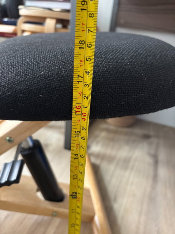 Image 1 of Sgabello ergonomico per inginocchiarsi