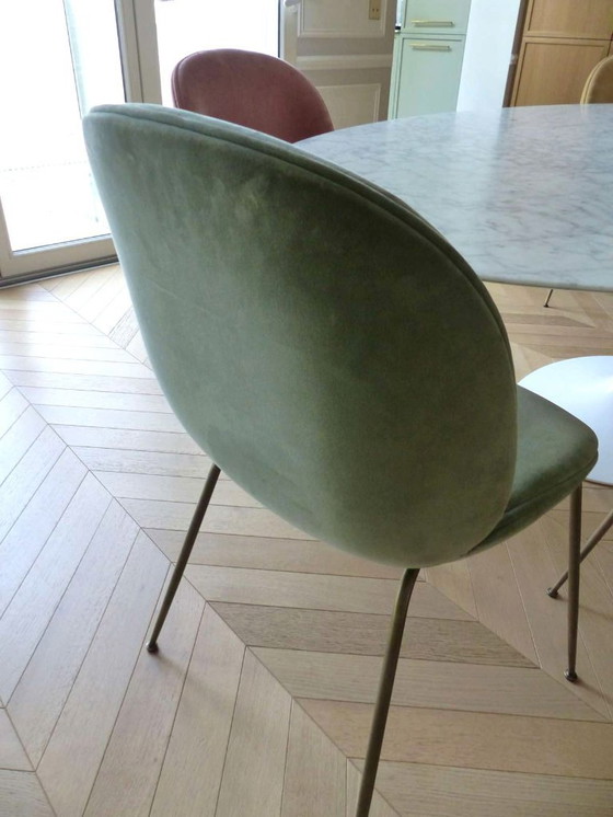 Image 1 of Set aus 8 „Beetle Dining Chair“-Stühlen in Samt von GUBI, Design Stine Gam & Enrico Fratesi