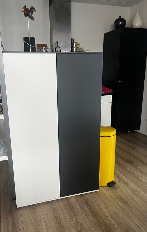 Meuble design Interstar - cloison de séparation - système d'ouverture par simple pression