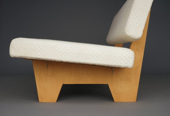 Image 1 of Compacte designbank uit de jaren 60 met houten onderstel in de stijl van Pastoe