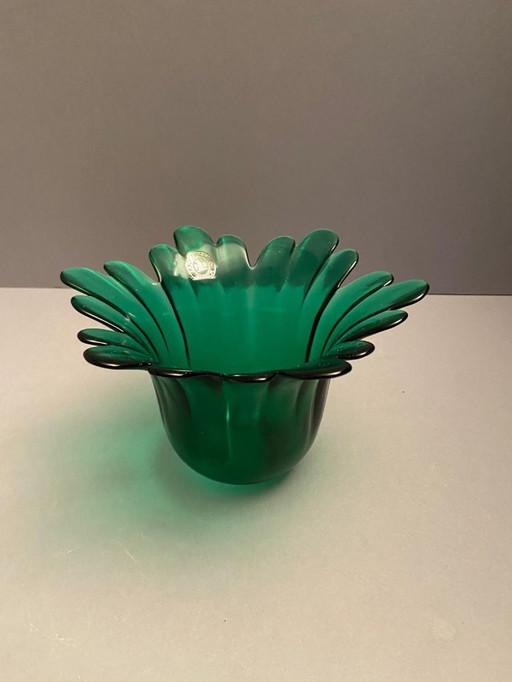La Porcelana Bianca vase in green glass.